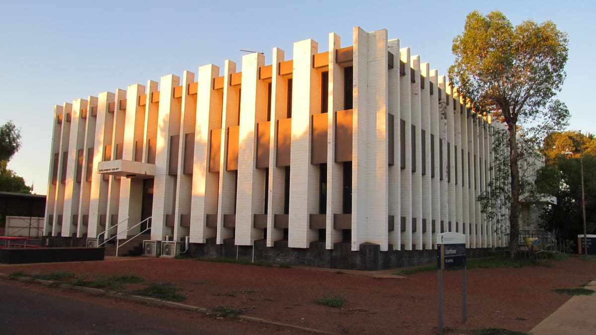 Archival photograph of a court building in Kalgoorlie in afternoon sunlight.