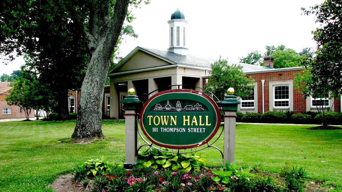 Ashland’s former town hall building photographed in 2007.